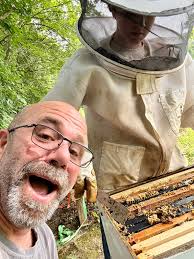 Did my summer harvest last weekend, I'm away for the next fortnight so had  to be done. Just a heads up that my bees (Taunton) are starving and taking  1-1 mix in