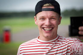 Sjen heeft wel dezelfde moeder als zijn beide youtube broers, maar niet dezelfde vader. Moeder Enzo Knol Gaat Ook Vloggen Ditjes Datjes