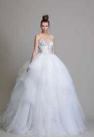 Non perderti la selezione degli abiti più belli di pnina tornai della collezione 2020, un tripundio di eleganza, pizzi e raffinatezza, per spose classiche e. Abiti Da Sposa Pnina Tornai 2020 Love E Una Dedica Alla Femminilita