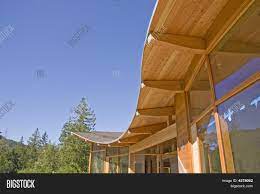 A great benefit brought by the curved timber roof trusses is that the wood definitely offers a lot of durability. Bild Und Foto Zu Holz Kostenlose Probeversion Bigstock