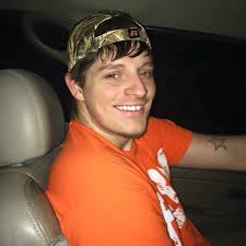 I'm from Tennessee but I DO NOT rep "Nashville" I was not raised in  "Nashville" I feel like everyone who does music comes too "Nashville" and  reps "Nashville" and forgets about what