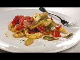 Ternera con verduritas y paté de champiñones. Receta De Pisto Con Calabacin Rebozado Cocina Con Bruno Oteiza Youtube