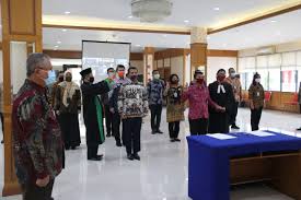 Kebanyakan bidang tugas yang dipertanggungjawabkan kepada jabatan ini terletak di bawah pengawasan dan kawalan pelbagai kementerian. Bpsdm Kemendagri Berita