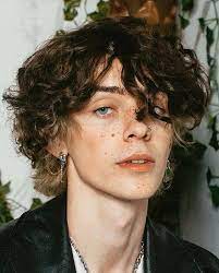 The eboy haircut, also referred to as a curtain hairstyle, involves hair that is longer in length, usually falling around the ear. Pin On Hair Shiz