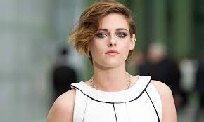 Photogallery of kristen stewart updates weekly. Kristen Stewart Is Identical To Princess Diana In New Image Released From Biopic Hello