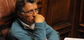 Deben irse, la gente está recaliente"