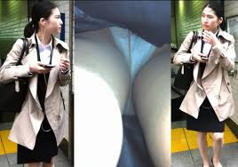 パンツまで真面目なリクスー女子大生を逆さ盗撮