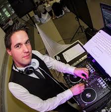 Für anfänger im mobilen dj bereich 🎧 hallo, mein name ist mike. Profi Dj Aus Aachen Fur Heinsberg Duren Monchengladbach Euskirchen