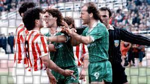 Aκόμα παίξε παιχνίδια ποδοσφαίρου στη λάσπη ή ανδροείδες ποδοσφαίρο στο κλασσικό στιλ των ηλεκτρονικών παιχνιδιών. Pana8hnaikos Vs Olympiakos H Istoria Podosfairo Sport 24