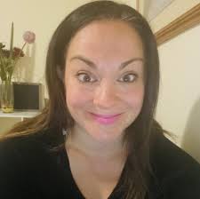 Jennifer Sloss's Instagram, Twitter & Facebook