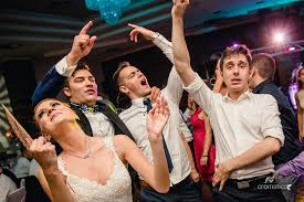 Razvan de la pitesti am mereu zile senine videoclip official 2019. Andreea RÄƒzvan NuntÄƒ La Hotel Ramada PiteÈ™ti Cromatica Photography