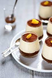 Ces recettes au mascarpone servies en verrines sont faites fondre 100g de chocolat noir, puis hors du feu, ajoutez 150g d'amandes et noisettes effilées, puis 250g de mascarpone galbani. Que Faire Avec Du Mascarpone Trente Cinq Recettes Un Dejeuner De Soleil