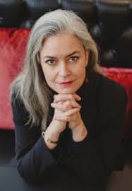 Elsa Vidal's Instagram, Twitter & Facebook