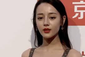 迪麗熱巴素顏照曝 網嚇：超離譜 ebc 東森新聞 發布於 2020年02月03日14:25 26歲大陸女星迪麗熱巴擁有維吾爾族血統，凹凸有致的火辣身材，加上深邃的洋娃娃五官，被譽為零死角女神，2017年還曾獲亞洲最時尚臉孔冠軍，絕美容貌備受肯定。 è¿ªä¸½çƒ­å·´ç´ é¢œè€æˆå¤§å¦ˆè„¸æƒ¹äººåæ§½ ç½'å‹ é‚£æ˜¯æ²¡è§è¿‡ç´ é¢œçš„å'¨è¿… èˆ†æƒ…èµ„è®¯