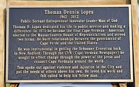 Tom Lopes statue unveiled