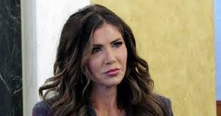 Chris Elm's Instagram, Twitter & Facebook