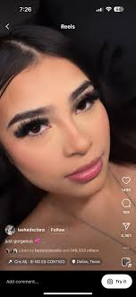 A client/model, after seeing the result of her lash extensions, feels they  are too long and exaggerated 💔has asked me to trim them. I used JD curl  with size 10 for the