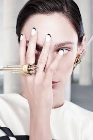 The cause of death is not yet known, according to information from bild.de a disease of the cardiovascular system should have been the reason. Armin Morbach Ballsaal Artist Gosee