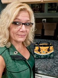 Sporting my Packer gear early in Chi Town!! Can i get a GO PACK GO!!! 💚💛  #GingerLynnConroy #ChicagoPackerFan #DieHardPackerFan #HP