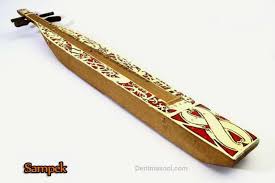 Untuk memainkannya, kamu hanya perlu menggesek alat musik tradisional ini dengan sebuah alat khusus yang terbuat dari bilah bambu dan tali. Jenis Alat Musik Tradisional Indonesia Dan Cara Memainkannya