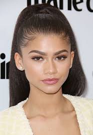 Zendaya S Hairstyles Are An Ideal Choice When Going Out Zendaya Hair Zendaya Makeup Zendaya Style
