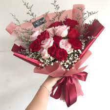 Sentra bunga florist provide various kind of hand bouquet. Roses Bouquet Bunga Wisuda Asli Mawar 15 Tangkai Buket Bunga Fresh Ladore Blooms Florist Shopee Indonesia