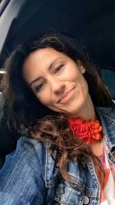 42 yr old musician who loves making emotional music says Hi 👋