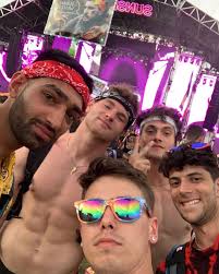 Ripcurl and the crew survived the weekend @smftampa See you next year  sunsetters 🌅