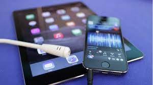 Connect your microphone to the hub in another port. How To Use An External Mic Or Microphone On Your Iphone Or Ipad Youtube