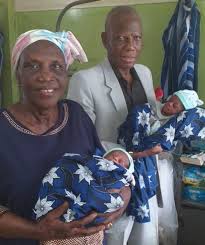 Découvrez la rencontre entre l'indienne jyoti. Une Nigeriane De 68 Ans Donne Naissance A Des Jumeaux Bbc News Afrique