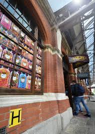 Hardys Front Window Vinyl Hardys Original Sweetshop 51 Windsor Royal Station Windsor Berkshire Sl4 1pj Visitwind Window Vinyl Covent Garden Front Windows