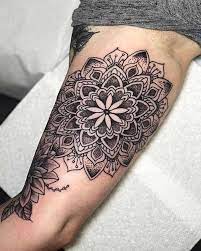 Tatuaz Z Mandala Znaczenie Symbolika 100 Zdjec Tattoos Geometric Tattoo Geometric