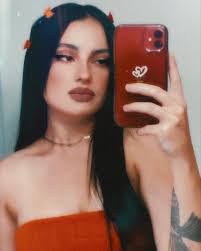 Melisa Rosa's Instagram, Twitter & Facebook