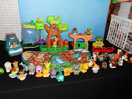 Zoo abc alphabet little people mit zubehör fisher price. Fisher Price Little People Alphabet Zoo Playmat A Z Animals Figures On Popscreen