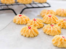 4 kali sy ubah2 resepi asal tu ( sy kaji kelemahan kenapa kembang.keras masa tekan, tak dapat wangi yg sy nak). Biskut Semperit Lisa S Lemony Kitchen