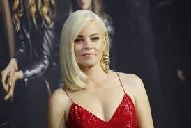 Elizabeth Banks Elizabeth Banks Elizabeth Mitchell Elizabeth
