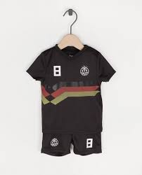 Bij ons vind je een uitgebreid assortiment shirts en tenues van alle grote engelse clubs. Supporter Voor Belgie Jbc Belgie