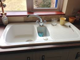approx 2yr old white b&q kitchen