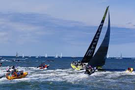 Romain s'est qualifié pour la route du rhum lors de la drheam cup. Route Du Rhum Le Groupe Kermarrec Sponsor Du Skipper Romain Attanasio Kermarrec Promotion