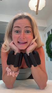 4 minutes Pilates arm to kickstart your day !! Don’t think just do let’s  get it MONDAY!! @BALA US #pilates #workout #quickworkout #fitness #wellness