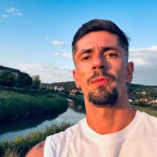 When you look around without naming or analyzing, perception becomes pure.  You begin to experience life directly, as it is, not through the veil of  thought.