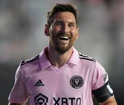 Chute de Messi quebra lente de câmera e viraliza durante treino do Inter Miami