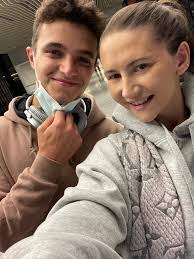 Elise Mackey's Instagram, Twitter & Facebook