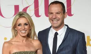 Martin Lewis Reveals He S Leaving Twitter To Spend Time With Family But Reassures Fans It S Only For The Weekend In 2020 Money Saving Expert Celebrities Family Life