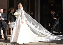 Robes de mariée réalisées par la créatrice de mode rosa clará, parfaites pour revêtir élégance, sensualité et raffinement. Robe De Mariee Star Blog Robe De Ceremonie