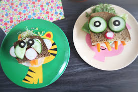 Drei wochen vor der party sollen sie der planung beginnen. Ideen Zum Kindergeburtstag Rezept Fur Lustiges Monster Sandwich Wunderhaftig