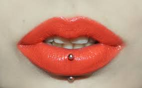 Angel Kiss Vertical Labret Piercing Vertical Labret Piercing Lip Piercing Labret Piercing
