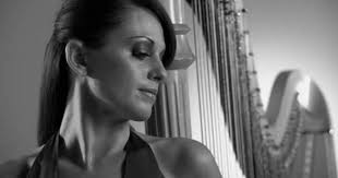 Siobhan: Experienced harpist available for events