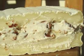 Brie Farci Au Chevre Cremeux Noix Et Figues Gourmandise Sans Frontieres Recette Brie Idee Recette Noel Plats Au Fromage