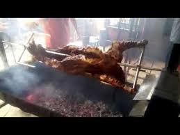 Disajikan dengan bumbu kacang, kecap manis, acar, dan nasi putih. Pembakaran Kambing Guling Youtube